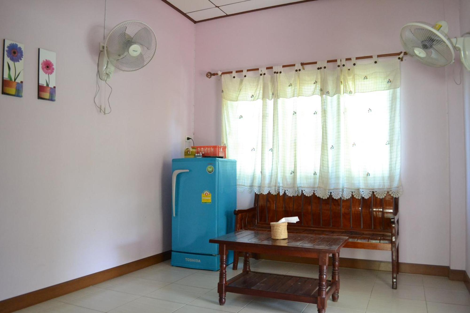 Benjaporn Bungalow Koh Sichang Habitación foto