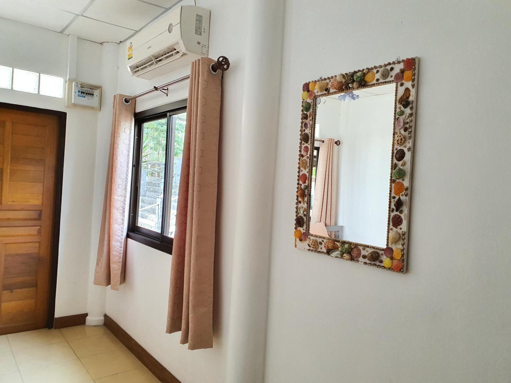 Benjaporn Bungalow Koh Sichang Habitación foto