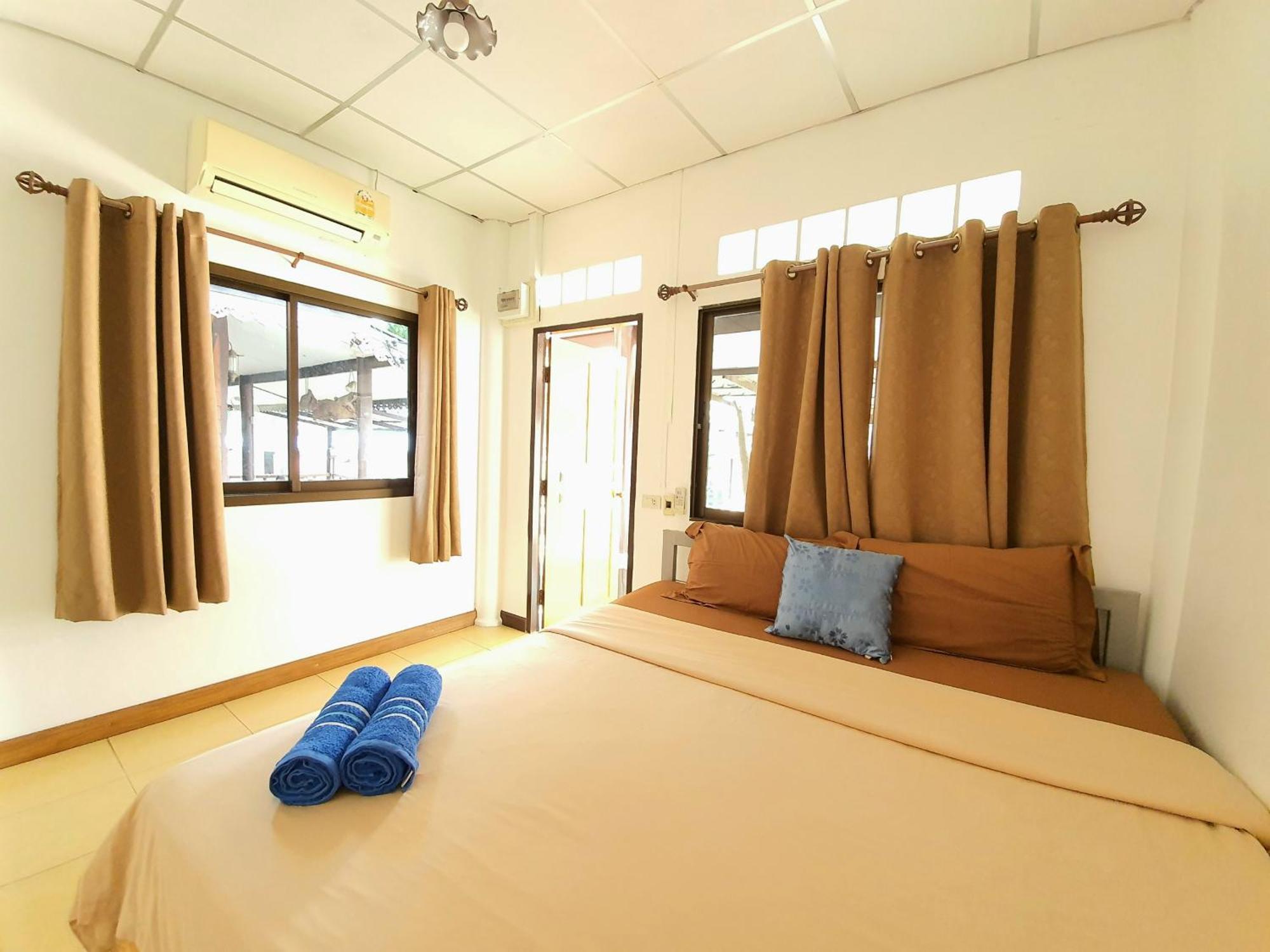 Benjaporn Bungalow Koh Sichang Habitación foto