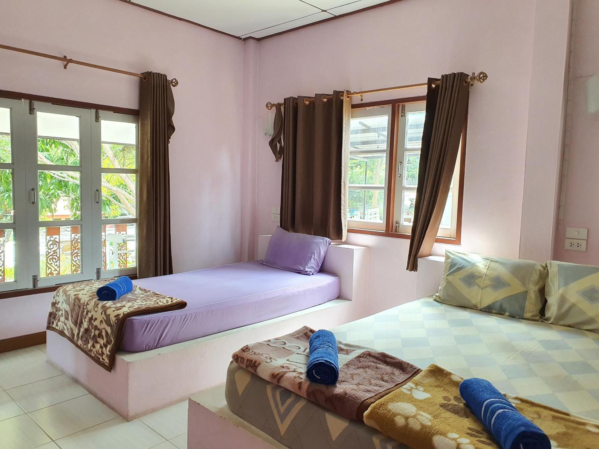 Benjaporn Bungalow Koh Sichang Habitación foto
